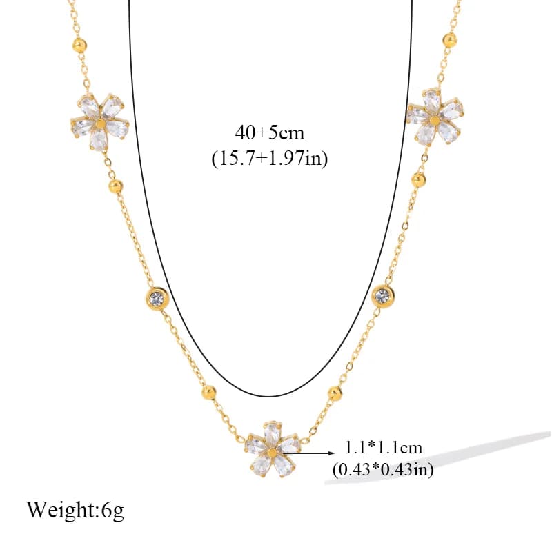 Schmuckset mit Blümchen und weißen Zirkonia