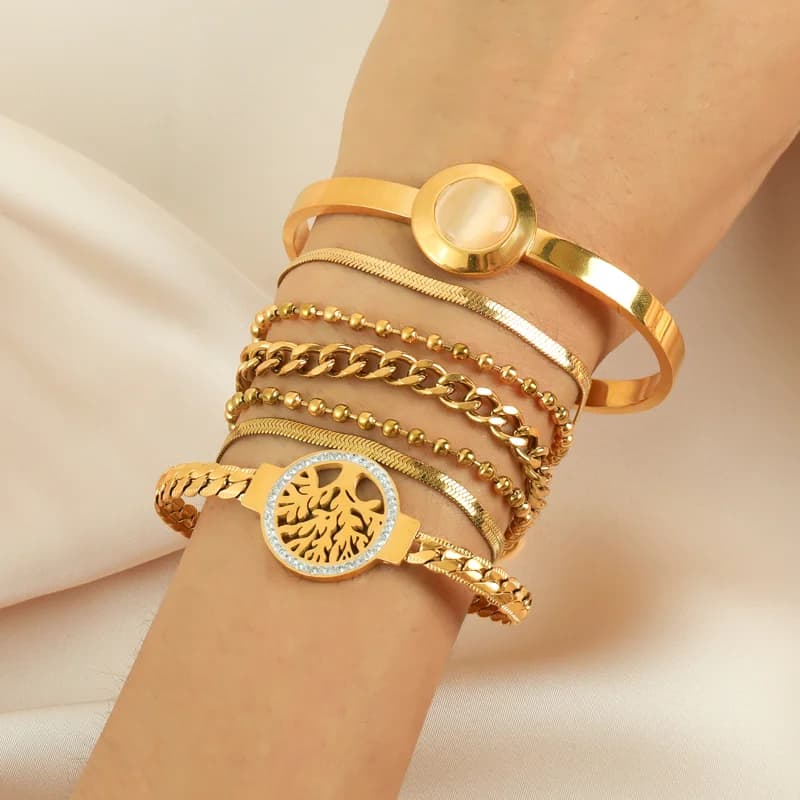 Goldfarbener mehrreihiger Edelstahl-Kettenarmband