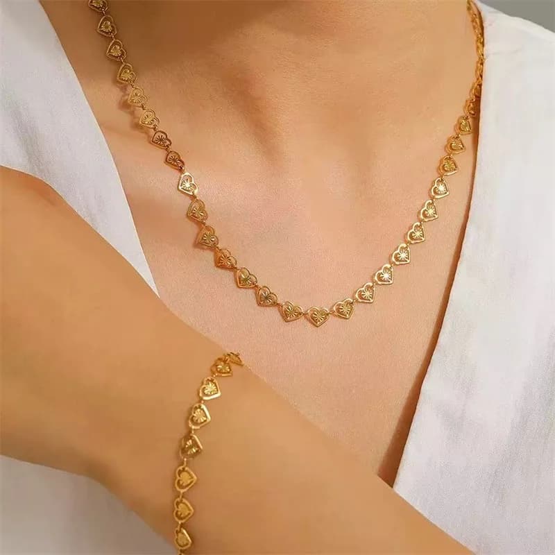 Silbernes Herz-Halskette-, Armband- und Ohrring-Set