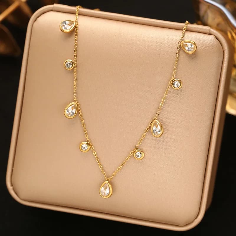 Dickes Halsband mit Goldkugeln
