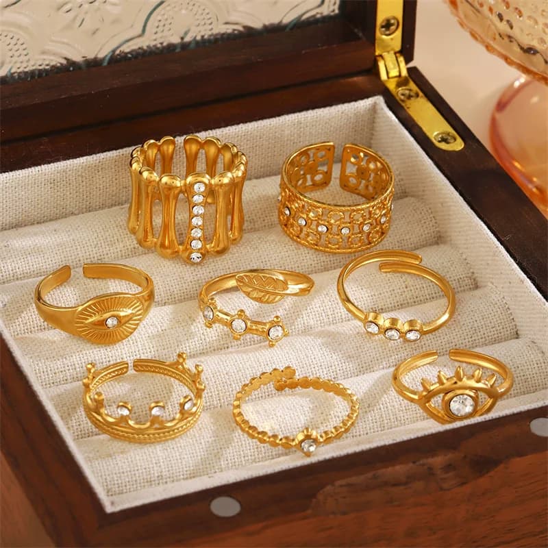 Goldfarbener Zirkonia-Augen-Charm-Aussagering