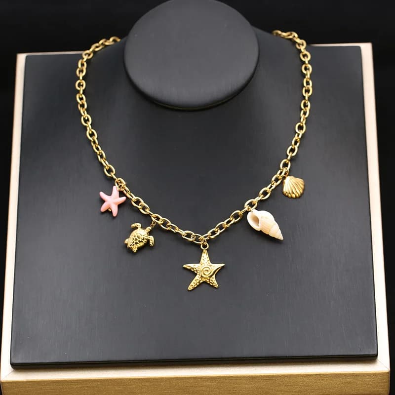 Goldene Anhänger-Kette mit Seestern und Schildkröte