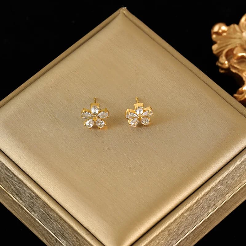 Schmuckset mit Blümchen und weißen Zirkonia