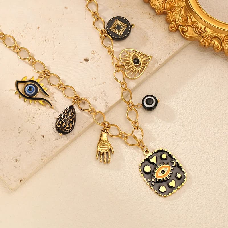 Anhängerhalskette mit mehreren Charms, 18K Gold PVD