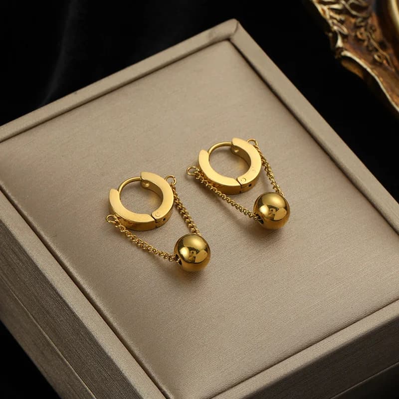 Goldfarbene Hohl-Hoop-Huggie-Ohrstecker