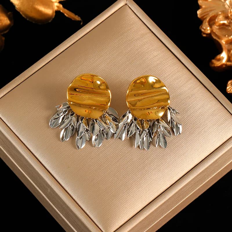 Geometrische C-förmige Quasten-Ohrhänger, 18K Gold