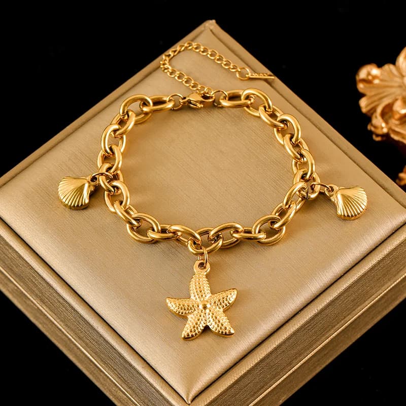 Goldfarbene Sonnenmünze Charm Armband