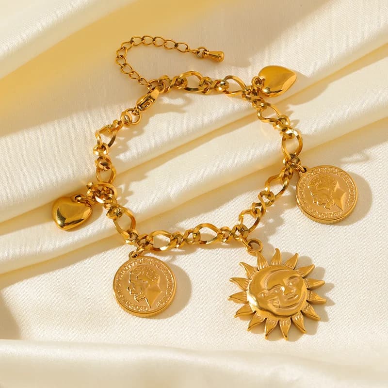 Goldfarbene Sonnenmünze Charm Armband