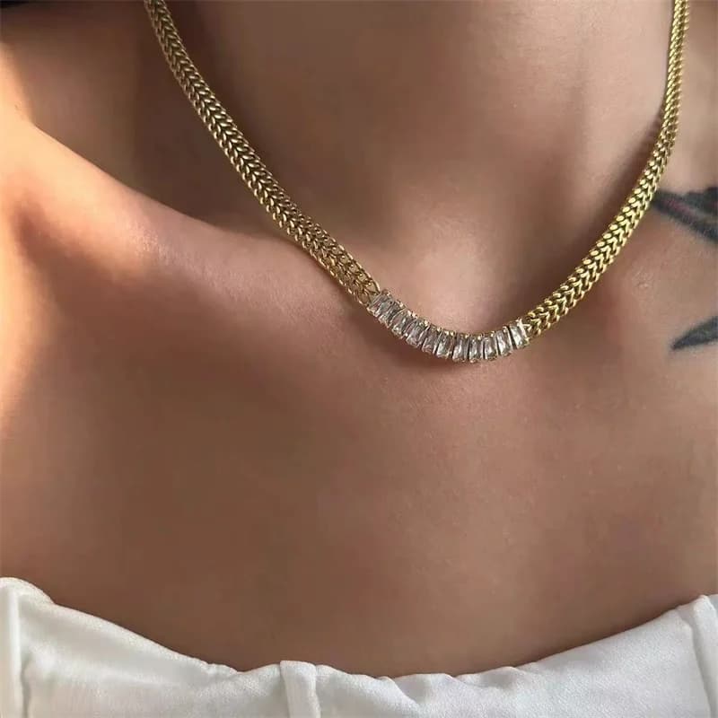 Metall-Charm Statement-Halskette, vergoldet