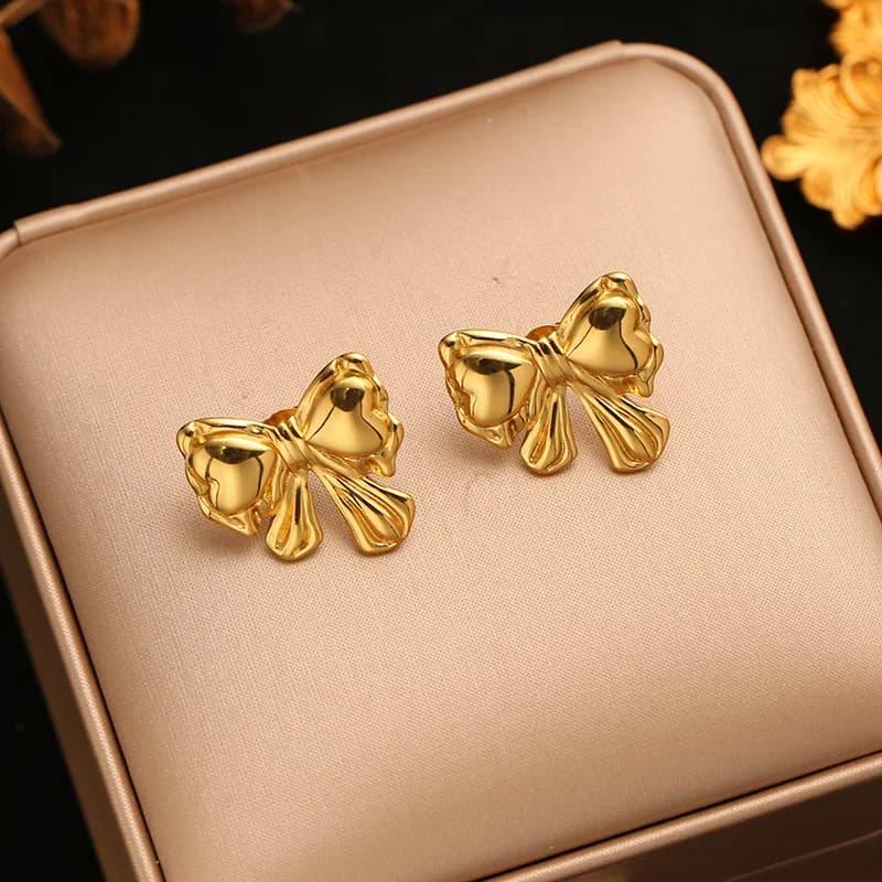 Steckohrringe in geometrischer Herzform, Goldfarben