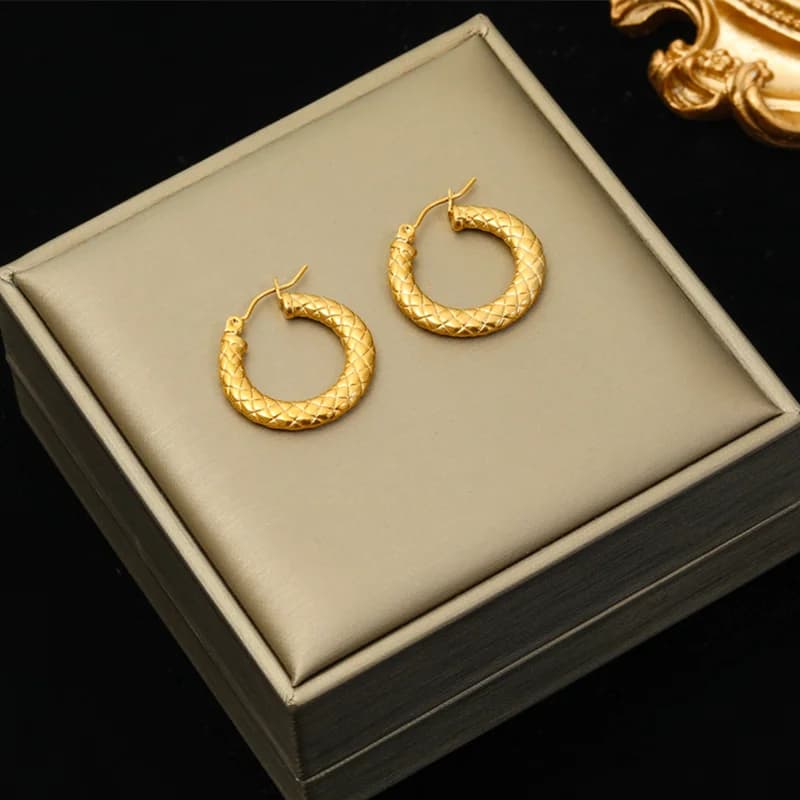 Geometrische Twist-Ohrringe, Goldfarben
