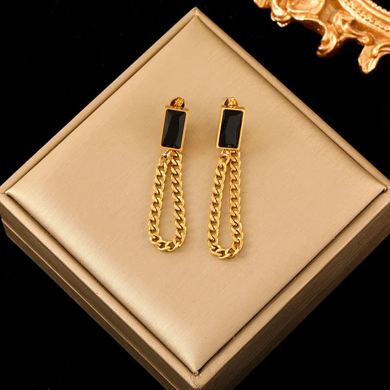 Schmuckset mit rotem Kristall-Zirkonia: Halskette, Armband und Ohrringe