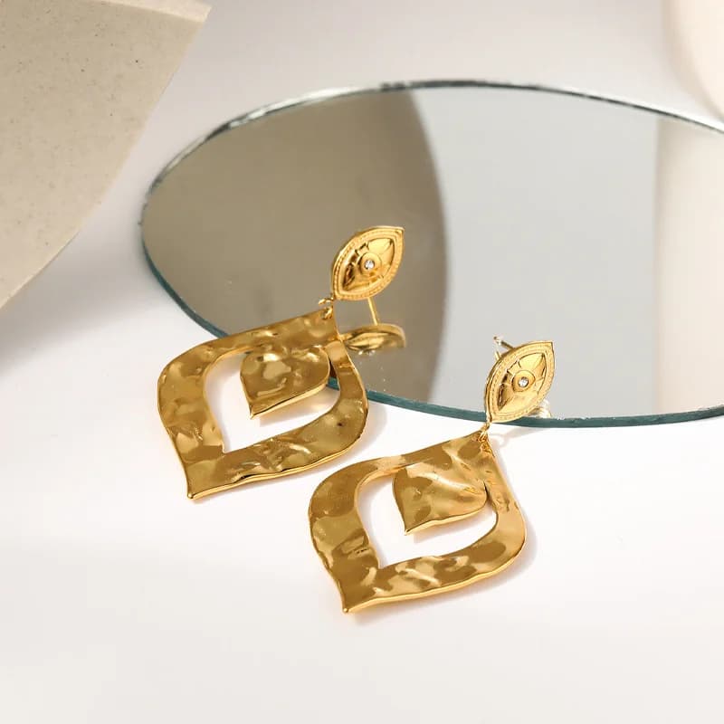 Goldene Federn- und Blatt-Hängeohrringe