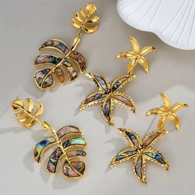 Goldplattierte Palmblatt-Hängeohrringe