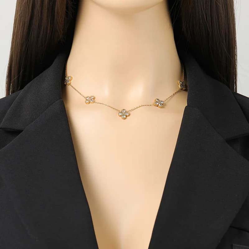 Zirkonia Blumen-Set: Halskette, Ohrringe und Armband