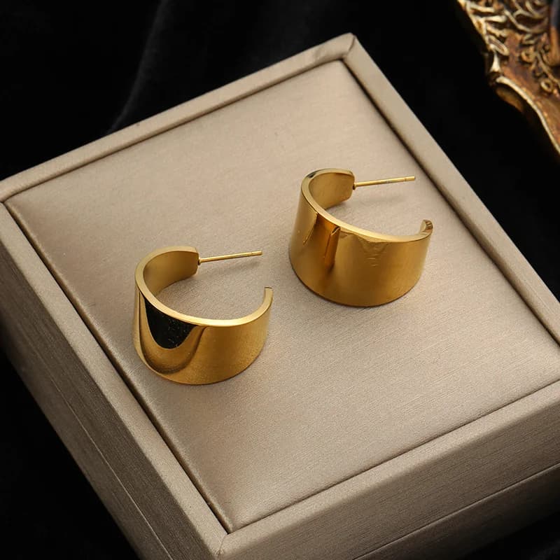 Goldfarbene Hohl-Hoop-Huggie-Ohrstecker
