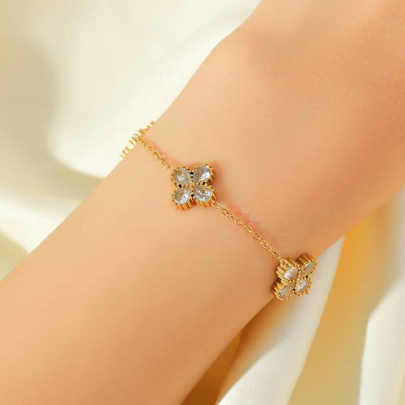 Zirkonia Blumen-Set: Halskette, Ohrringe und Armband