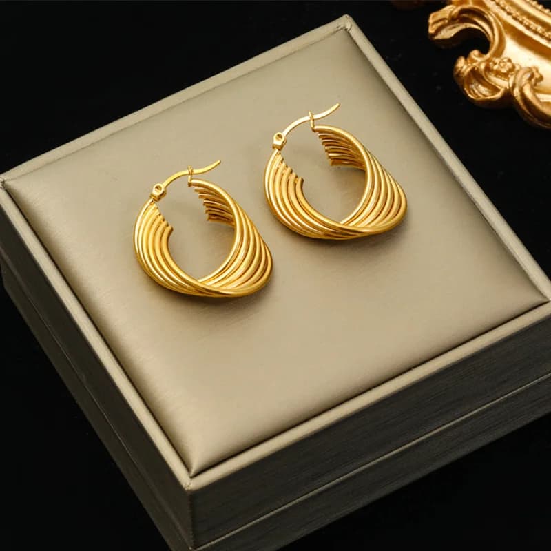 Geometrische Twist-Ohrringe, Goldfarben