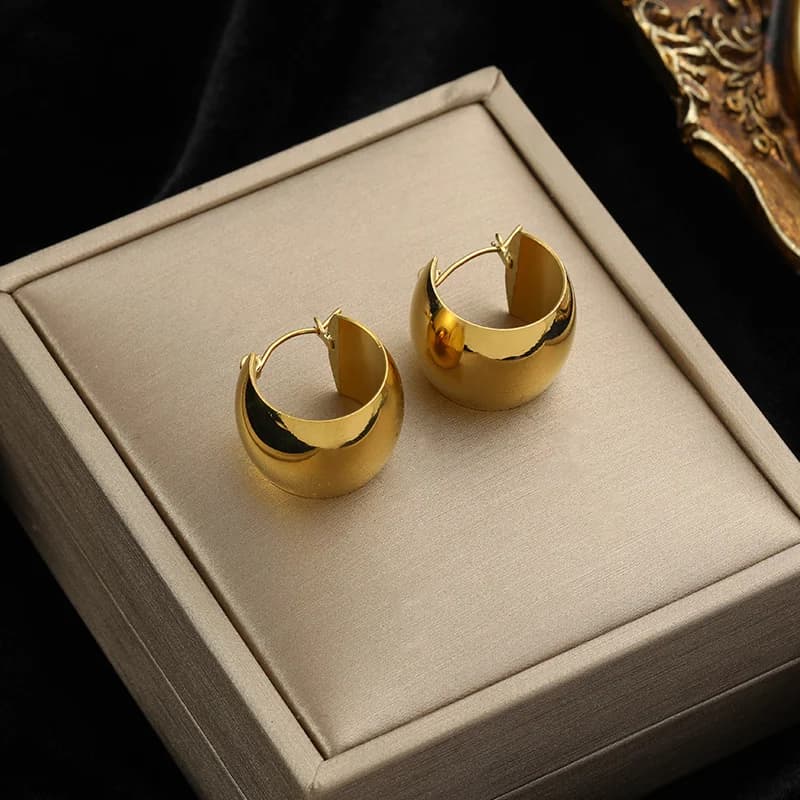Goldfarbene Hohl-Hoop-Huggie-Ohrstecker
