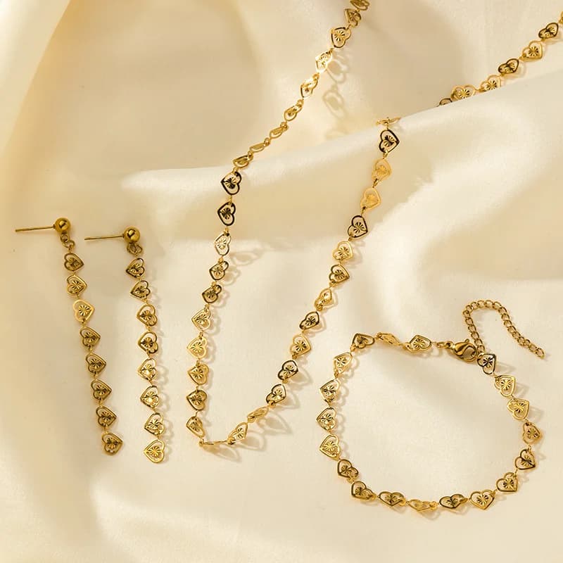 Silbernes Herz-Halskette-, Armband- und Ohrring-Set