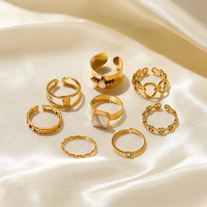 Goldene Vintage Manschettenringe