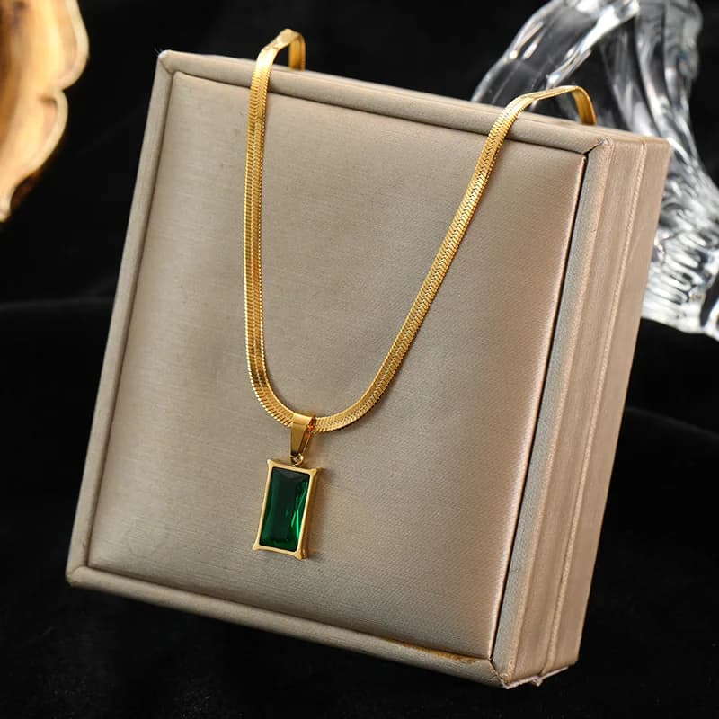 Goldfarbener Zirkonia-Ketten-Choker