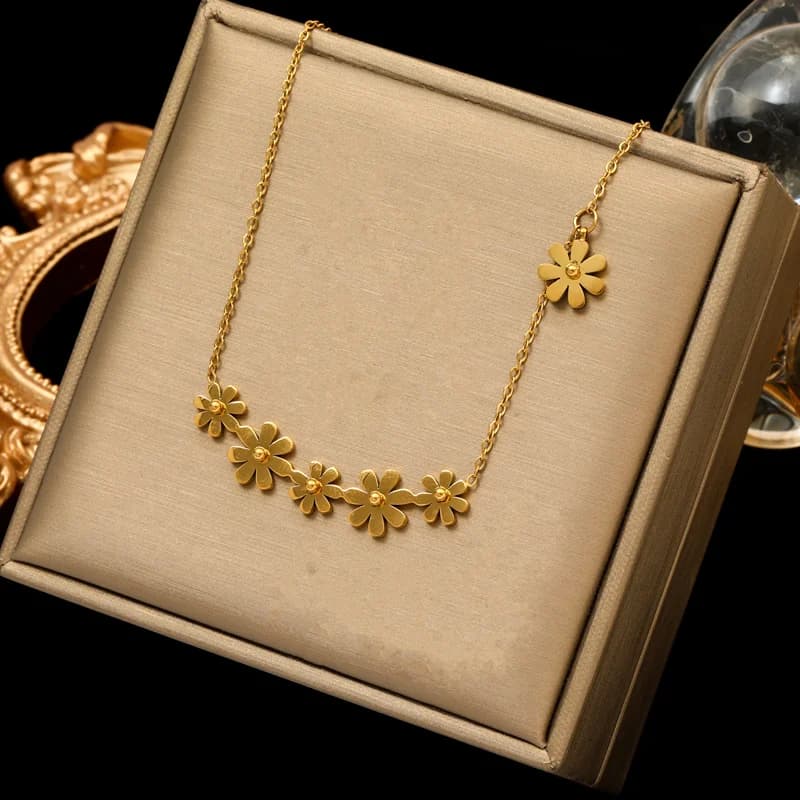 Goldfarbene Herz-Anhänger-Kette