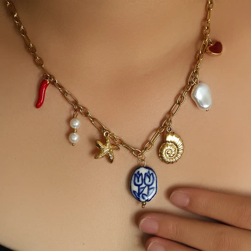 Anhänger-Halskette mit Seestern-, Muschel- und Sonnendesign in Gold
