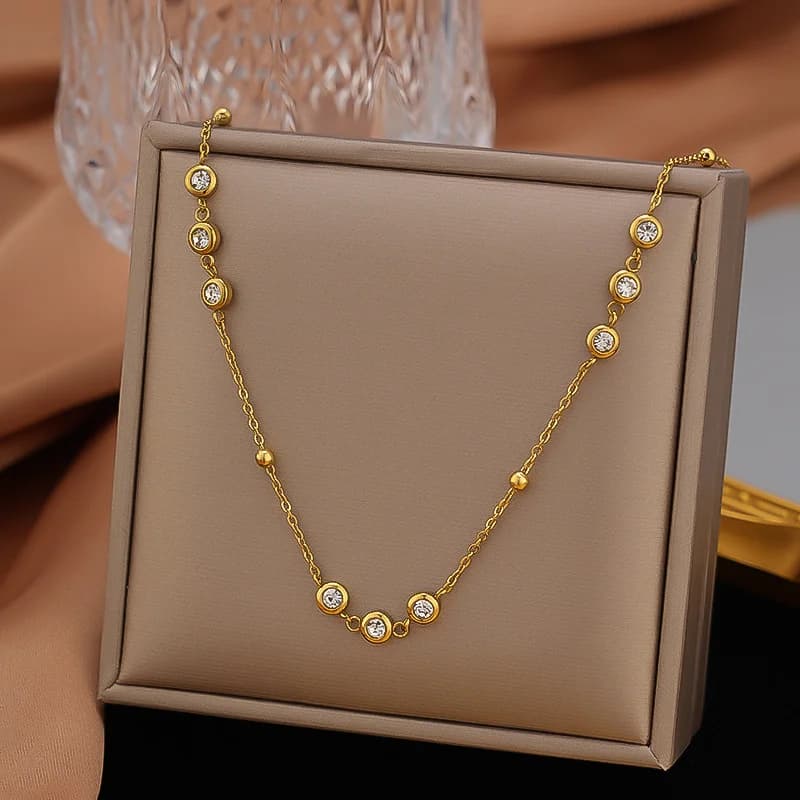 Feines Y-förmiges Anhänger-Halsband mit Perlen