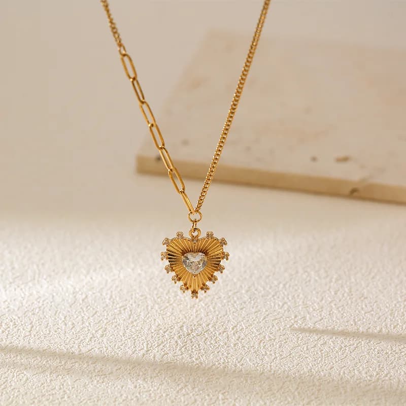 Romantische Herz-Zirkonia Anhänger-Halskette, Gold