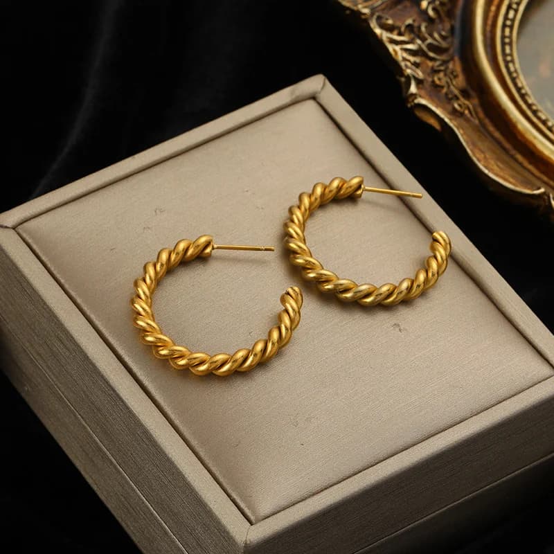 Goldfarbene Hohl-Hoop-Huggie-Ohrstecker