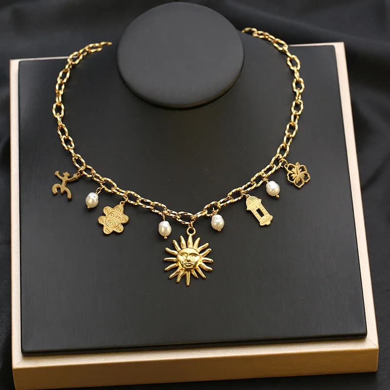 Anhänger-Halskette mit Seestern-, Muschel- und Sonnendesign in Gold