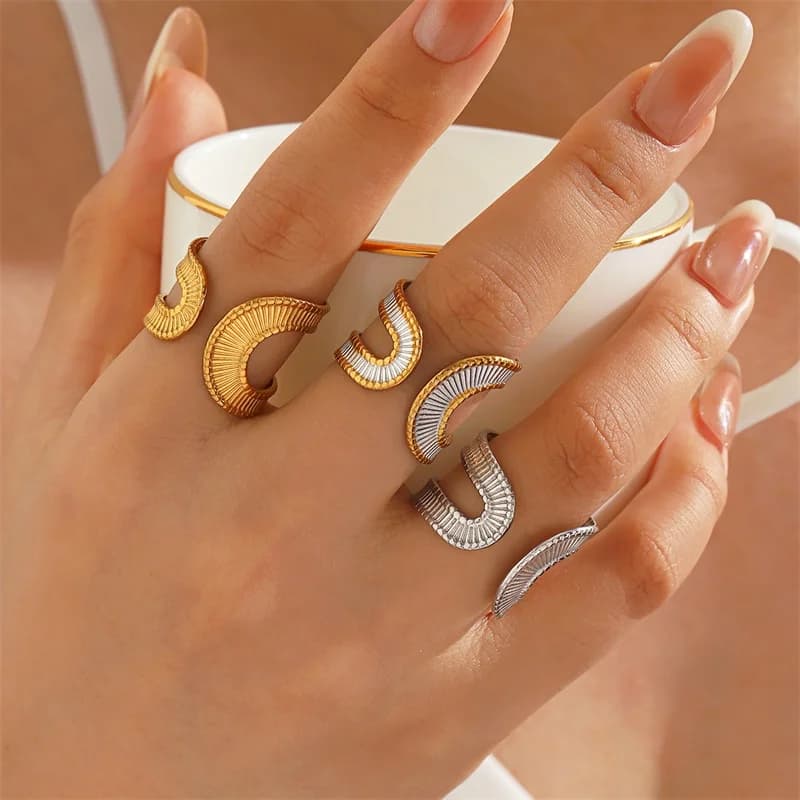 Edelstahl Ring mit unregelmäßiger Hohlstruktur, verstellbar