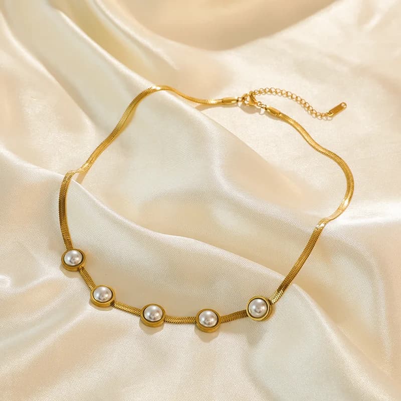 Goldfarbene Choker-Halskette mit runder Perle