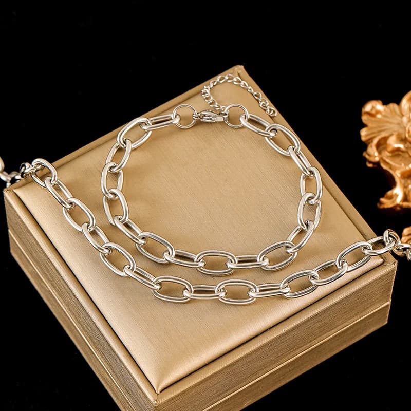 Silberfarbener Halsketten- und Armband-Set