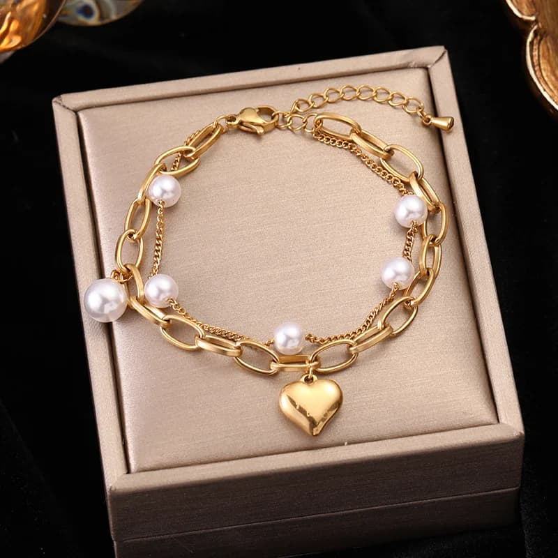 Goldfarbenes mehrreihiges Charm-Armband