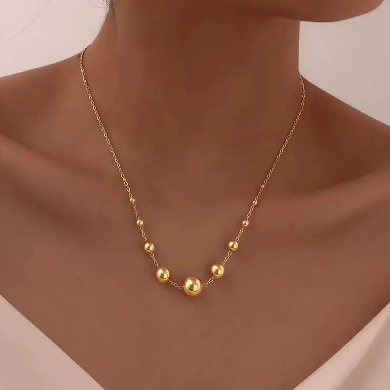 Dickes Halsband mit Goldkugeln