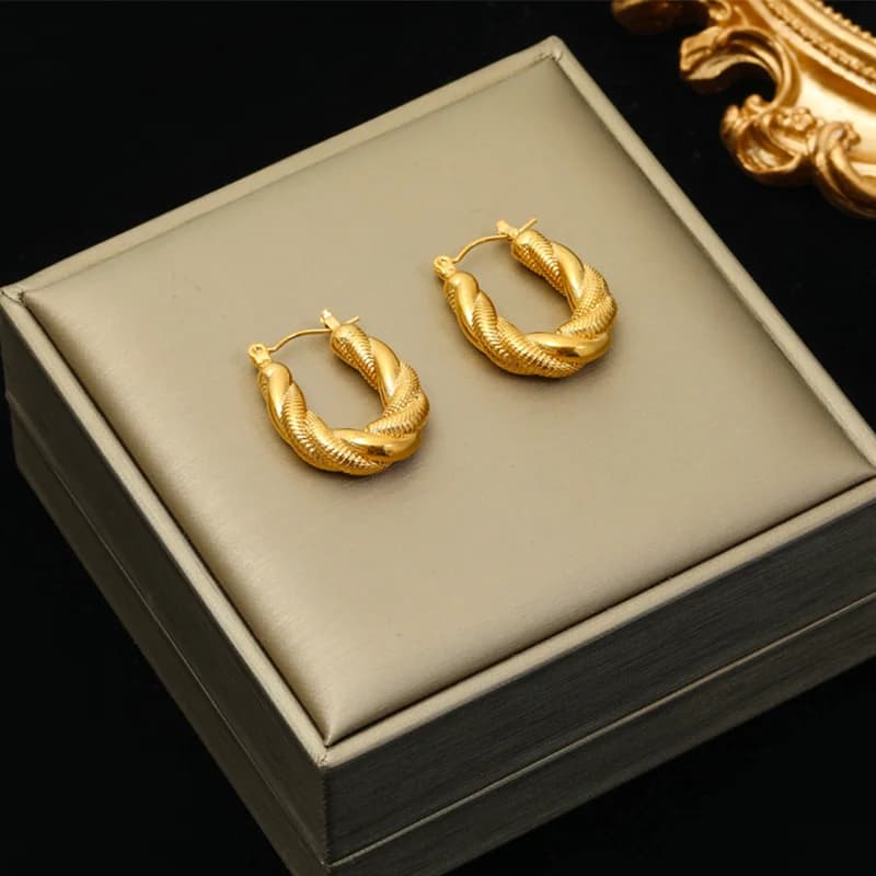 Geometrische Twist-Ohrringe, Goldfarben