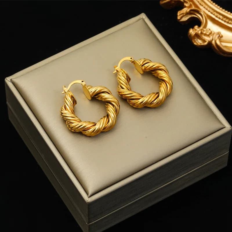 Geometrische Twist-Ohrringe, Goldfarben