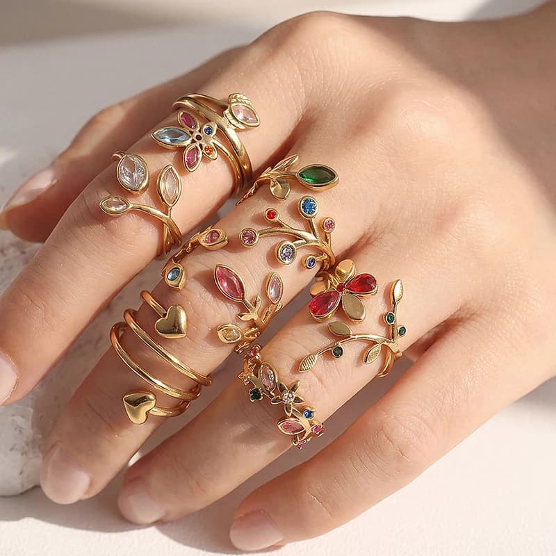 Edelstahl Ring mit funkelnden Zirkonia-Blättern, verstellbar