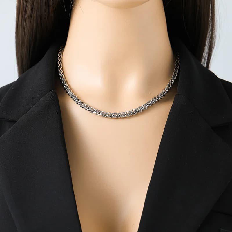 Dickes silberfarbenes Kettenhalsband