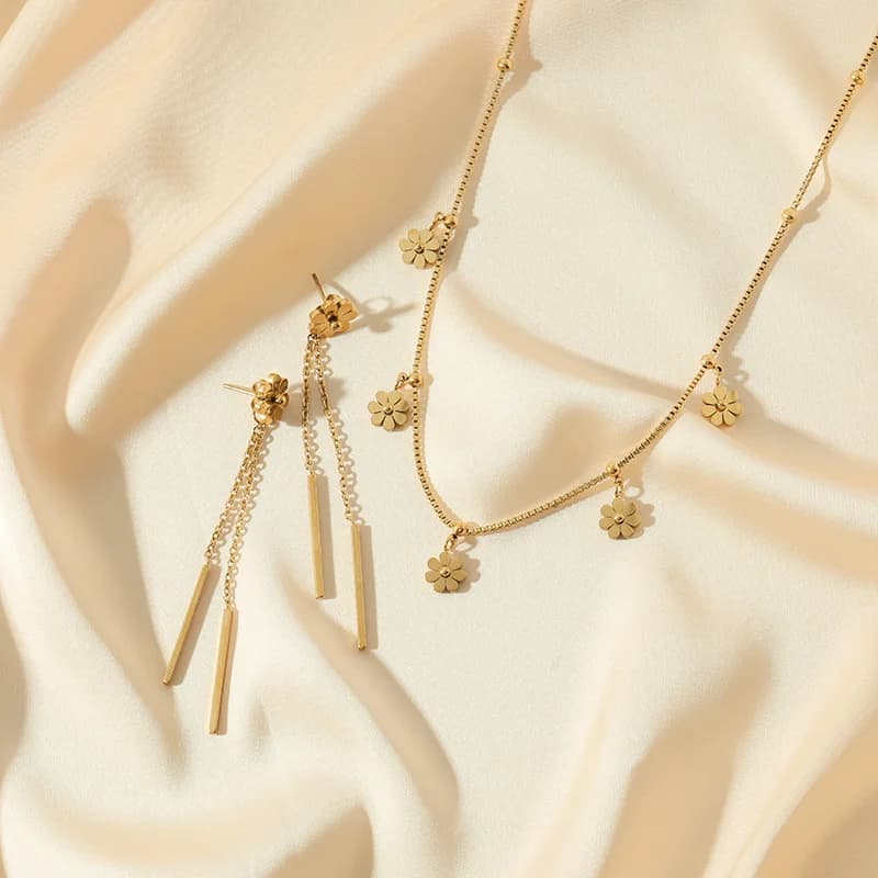 Goldfarbenes Blumen-Halsketten- und Armband-Set