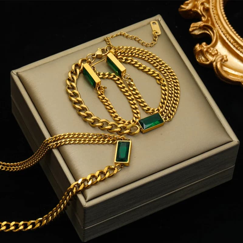 Schmuckset mit rotem Kristall-Zirkonia: Halskette, Armband und Ohrringe