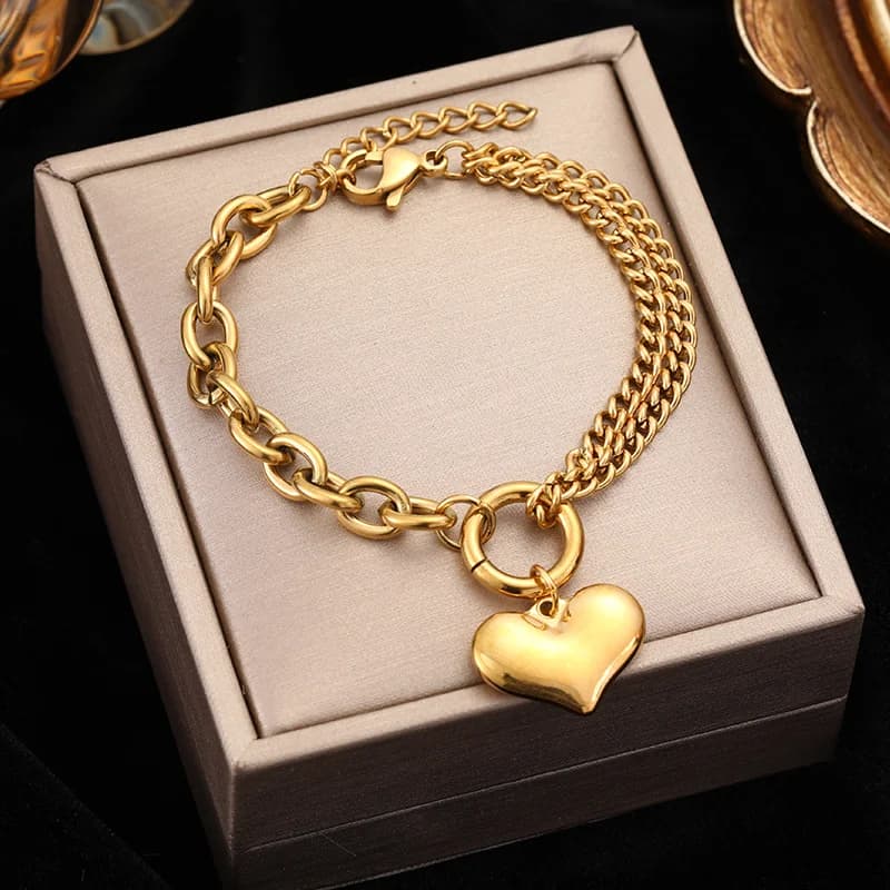 Goldfarbenes mehrreihiges Charm-Armband