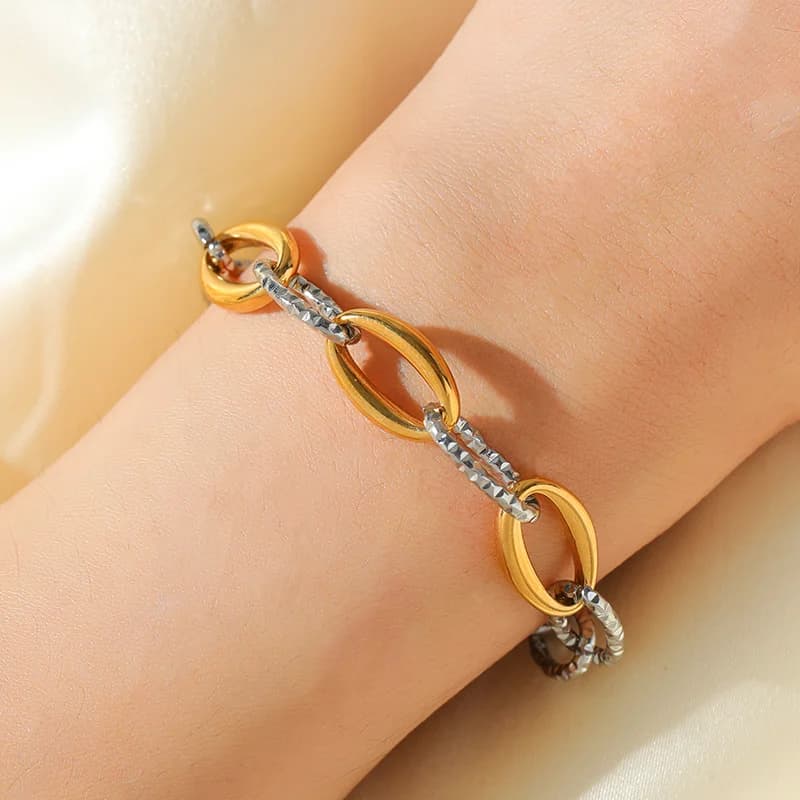 Gliederarmband-Bangles in Gold- und Silberfarbe