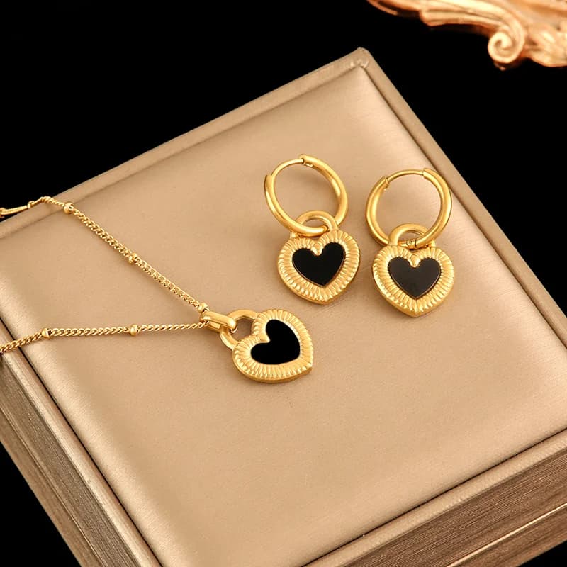 Halsketten- und Ohrring-Set mit Herz und Perle