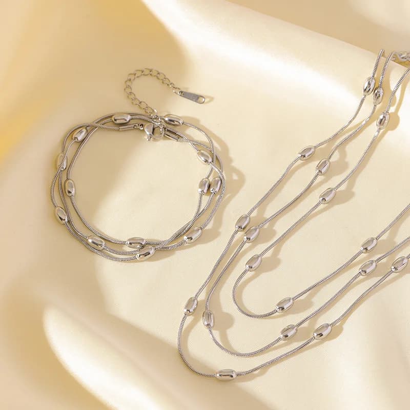 Goldenes mehrschichtiges Ketten-Set mit Armband