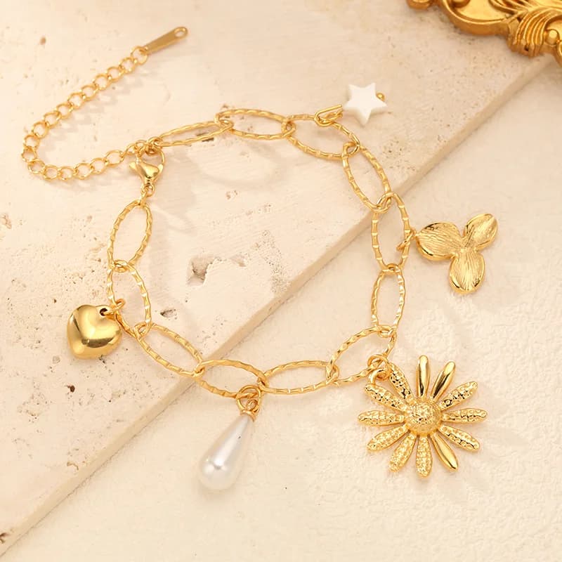 Herringbone-Armband mit Blumen & Perlen-Charm, 18K Gold