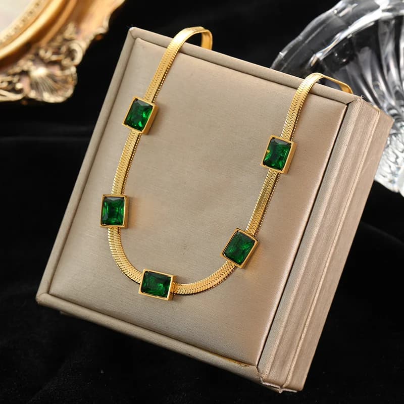Goldfarbener Zirkonia-Ketten-Choker