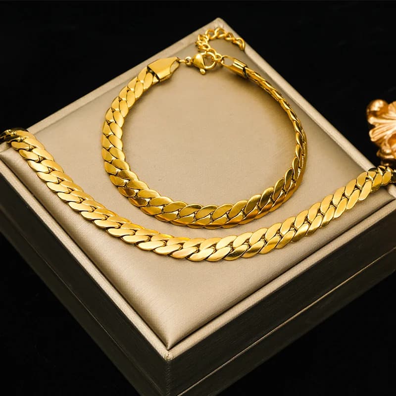 Goldfarbenes Schmuckset: Flache, breite Ketten-Armband & Halskette